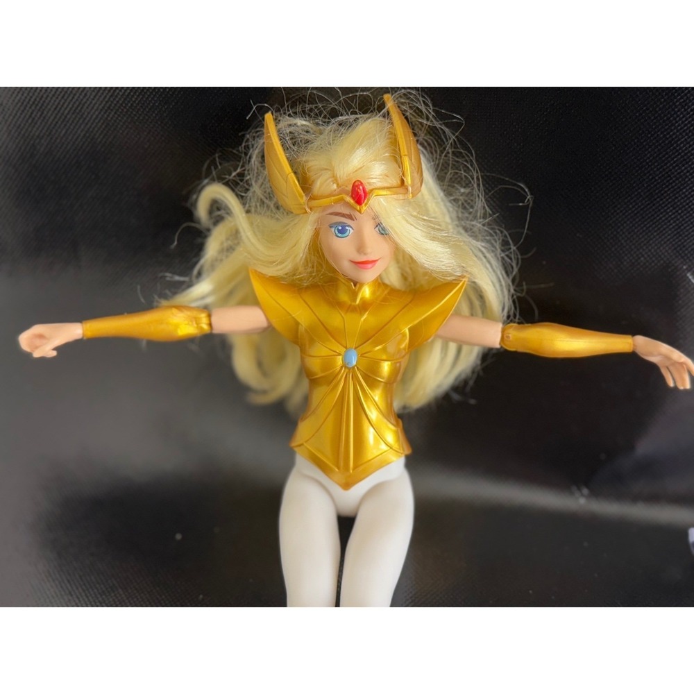 She-Ra Princess of Power Doll 2019 Mattel Blonde Hair Gold Armor Action Figure - Picture 7 of 7